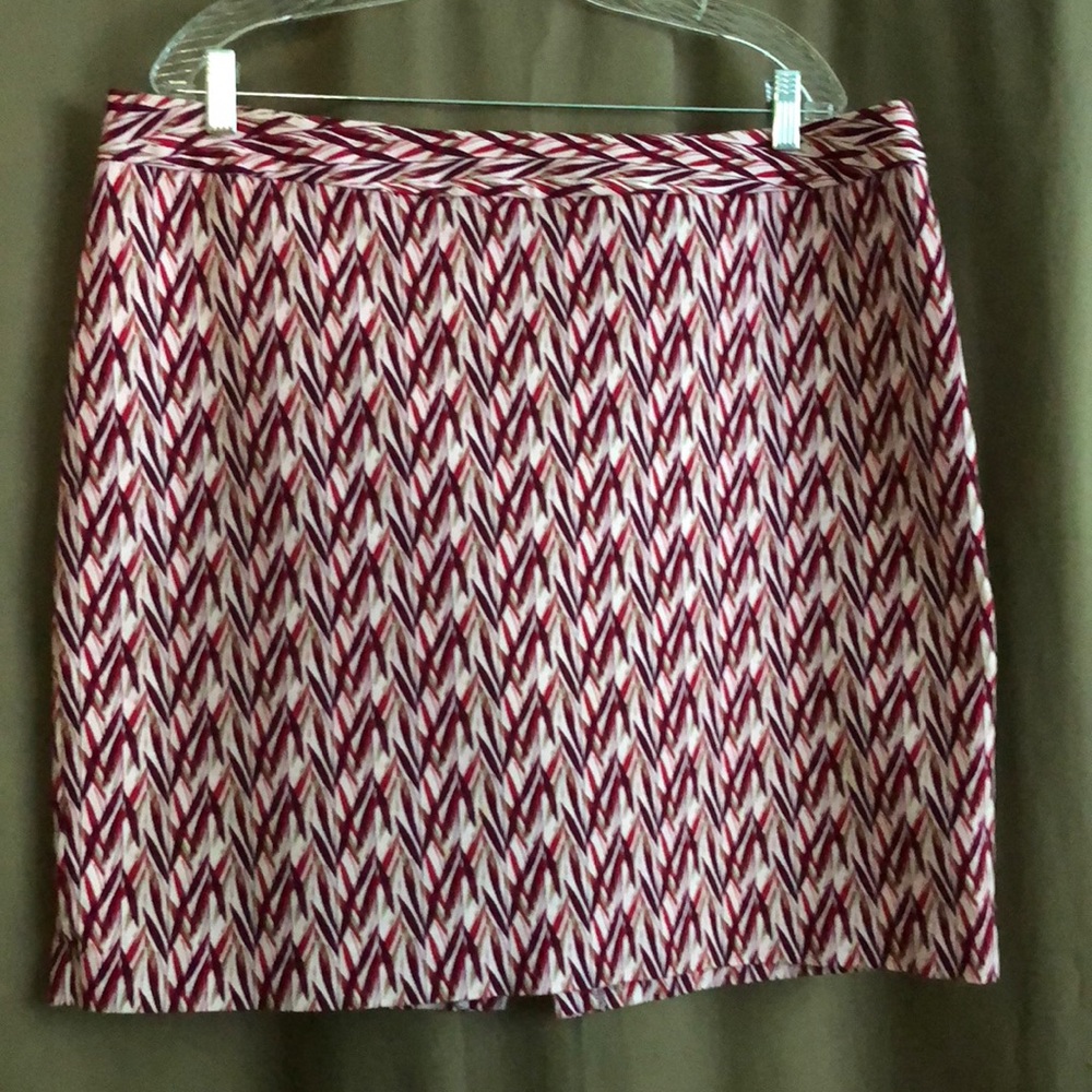 Above-the-knee all-seasons skirt